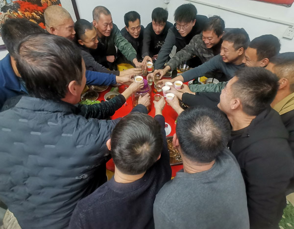 《感恩有你，“職”迎新生——北京型材拉彎廠感恩節(jié)特別聚餐》